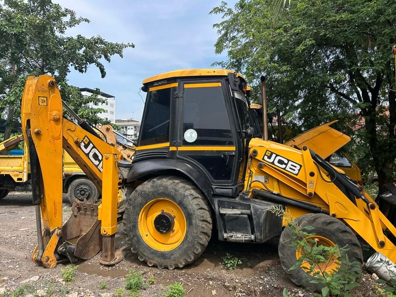 รถขุดหน้าตักหลังขุด jcb 2เพลา มีทะเบียน ใช้งานดีมาก ราคา5.8แสน