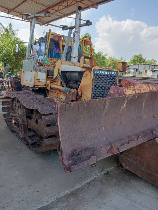 ขายรถแทรกเตอร์komatsu D20p-6ตีนเป็ด ใบมีดสไล้ ใช้งานได้ ตามสภาพ129,000