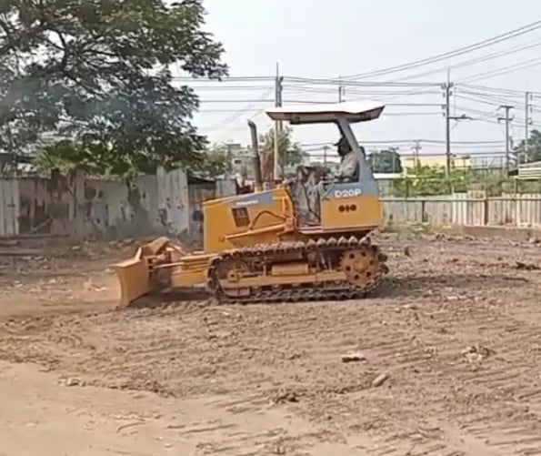 ขายรถแทรกเตอร์komatsu D20p-6ตีนเป็ด ใบมีดสไล้ ใช้งานดี ราคา285,000