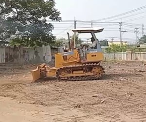 ขายรถแทรกเตอร์komatsu D20p-6ตีนเป็ด ใบมีดสไล้ ใช้งานดี ราคา285,000