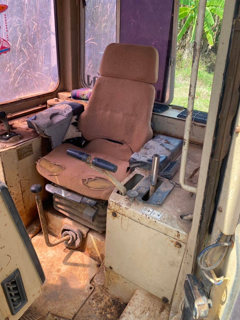 รถแทรกเตอร์.CAT D5H ตีนไก่ ใช้งานดี ใช้งานได้ปกติ ใบซื้อขายราคา5.3แสน