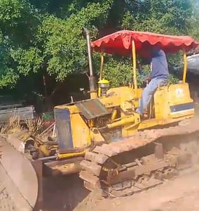 รถแทรกเตอร์komatsu D20p-5ตีนเป็ด ใช้งานดี ใบมีดสไล้ ราคา165,000