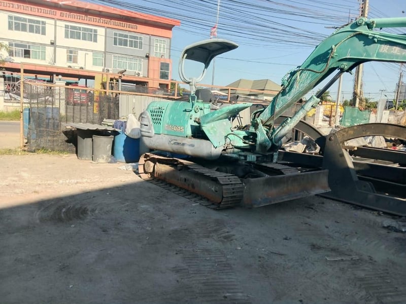 ขายรถแม็คโคร kobelco sk45 ใช้งานดี บุ้งกี๋ ใบซื้อขาย ราคา199,000