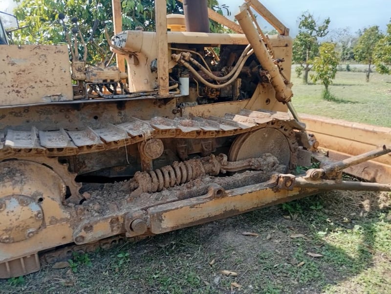 ขายรถแทรกเตอร์CAT D4D ตีนไก่ ใช้งานดี ใบซื้อvายราคา185,000