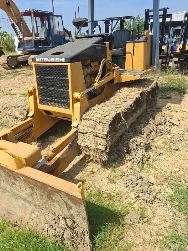 ขายรถแทรกเตอร์mitsubishi bd2G เก่า japan ตีนไก่ ใบมีดสไล้ ใช้งานดี ราคา165,000 