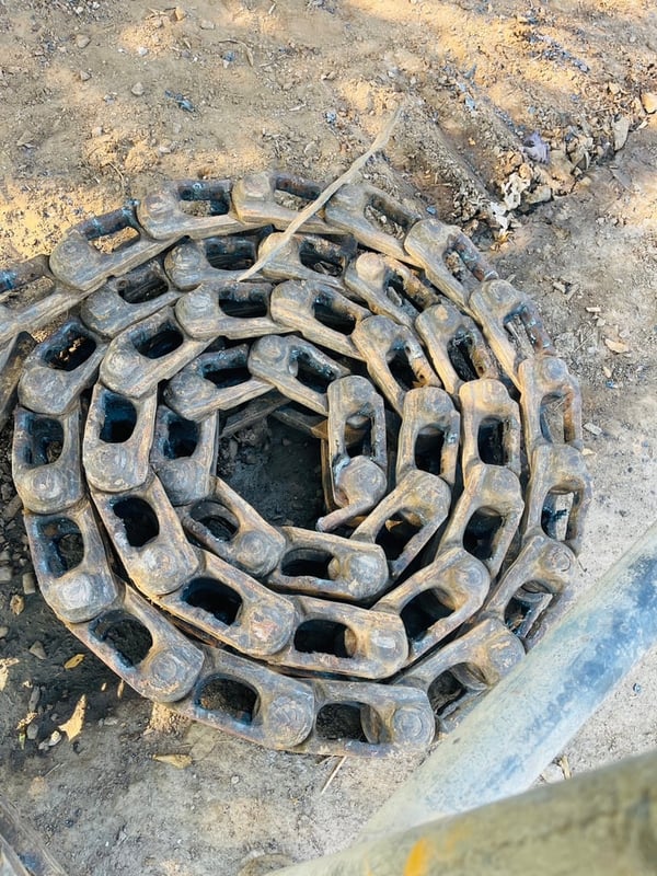 ขายโซ่แทรกเตอร์komatsu D20p-5มือ2 สภาพดี ราคาคู่ละ13,000