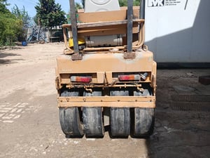 ขายรถบด4ตัน sakai  ใช้งานดี ราคาถูกดี 175,000