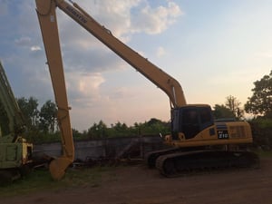 ขายรถแม็คโครkomatsupc 210lc บูมยาว18ม. ใช้งานดี ราคา1.4ล.บาท