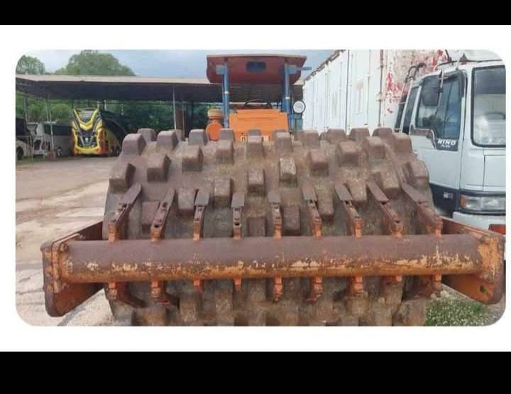 รถบดล้อหนาม sakai sv91t มีทะเบียน ใช้งานดี ราคา5.5แสน