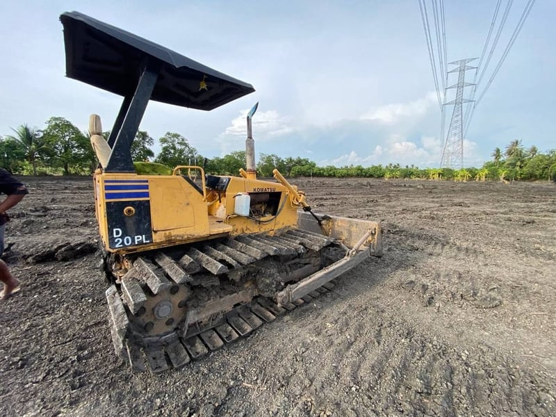 รถแทรกเตอร์komatsu D20p-6ตีนเป็ด ใบ70cm.ใช้งานดี ราคา185,000