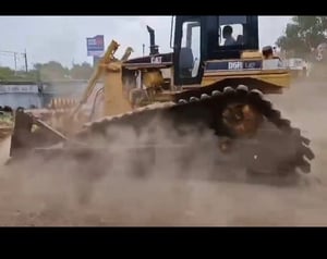 รถแทรกเตอร์cat D6R ตีนเป็ด มีทะเบียน ใช้งานดี ราคาถูดดีๆ1,350,000 รถแทรกเตอร์cat D6R ตีนเป็ด มีทะเบียน ใช้งานดี ราคาถูดดีๆ1,350,000