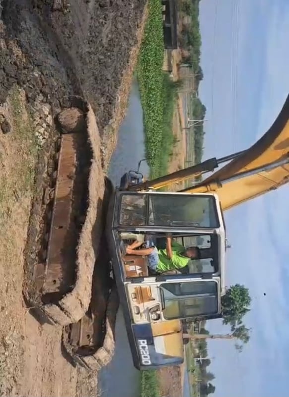 รถแม็คโครkomatsu pc200-5ใบซื้อvาย ใช้งานดี ราราถูกดีๆๆ299,000