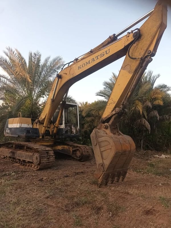 ขายรถแม็คโครkomatsu pc200-5 ใช้งานดี ใบซื้อขาย ราคา295,000