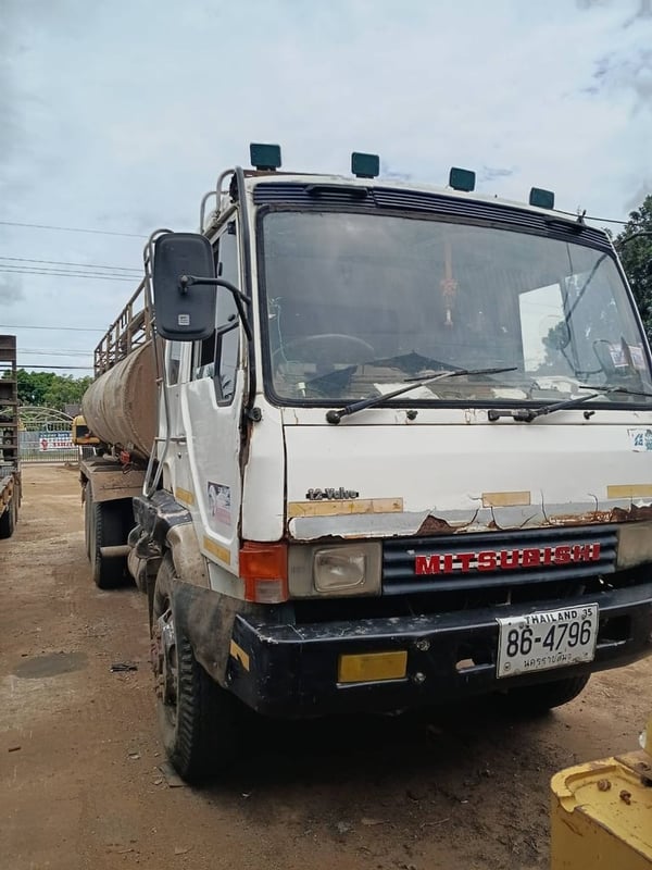 ขายรถ10ล้อน้ำ2เพลา mitsubishi fn527 220แรง ใช้งานได้ มีเล่มทะเบียน ราคา3.8แสน ขายรถ10ล้อน้ำ2เพลา mitsubishi fn527 220แรง ใช้งานได้ มีเล่มทะเบียน ราคา3.8แสน