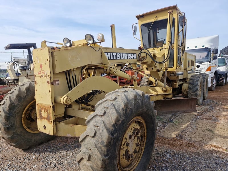 ขายรถเกรดเดอร์ mitsubishi mg431 ใช้งานดี ใบซื้อvาย ราคา6.5แสน