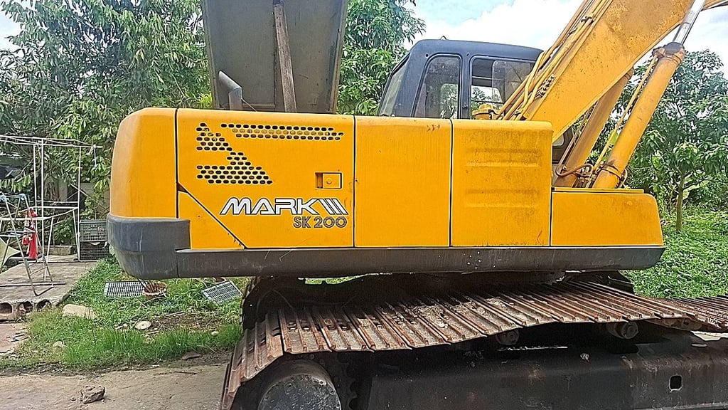 ขายรถแม็คโคร kobelco sk200-3 ใช้งานได้ดี ใบซื้อvาย ราคา3.6 แสน
