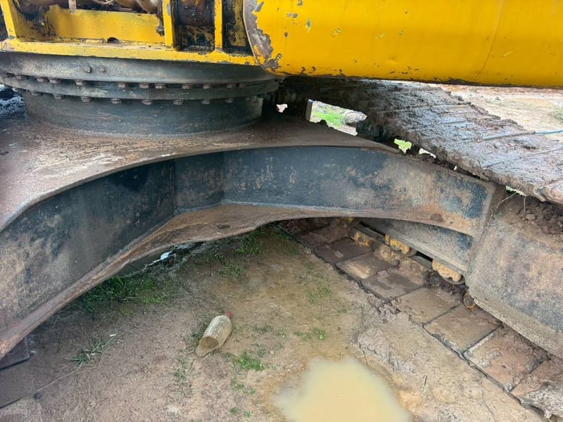 รถแม็คโครkomatsu pc200-7ใช้งานดี มีทะเบียน รรคา5.8 สน