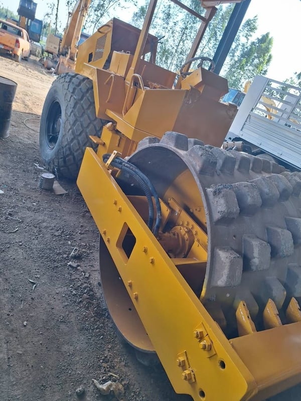 ขายรถบด10ตันsaka 10ton ล้อหนาม ใช้งานดี มีทะบียน ราคา7.5แสน