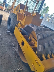 ขายรถบด10ตันsaka 10ton ล้อหนาม ใช้งานดี มีทะบียน ราคา7.5แสน