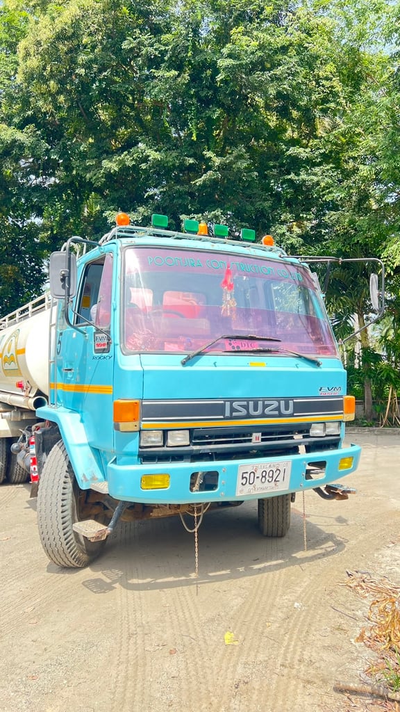 รถบรรทุกน้ำ10ล้อ2เพลา isuzu 195แรง ใช้งานดี มีทะเบียน ราคา5.4แสน รถบรรทุกน้ำ10ล้อ2เพลา isuzu 195แรง ใช้งานดี มีทะเบียน ราคา5.4แสน