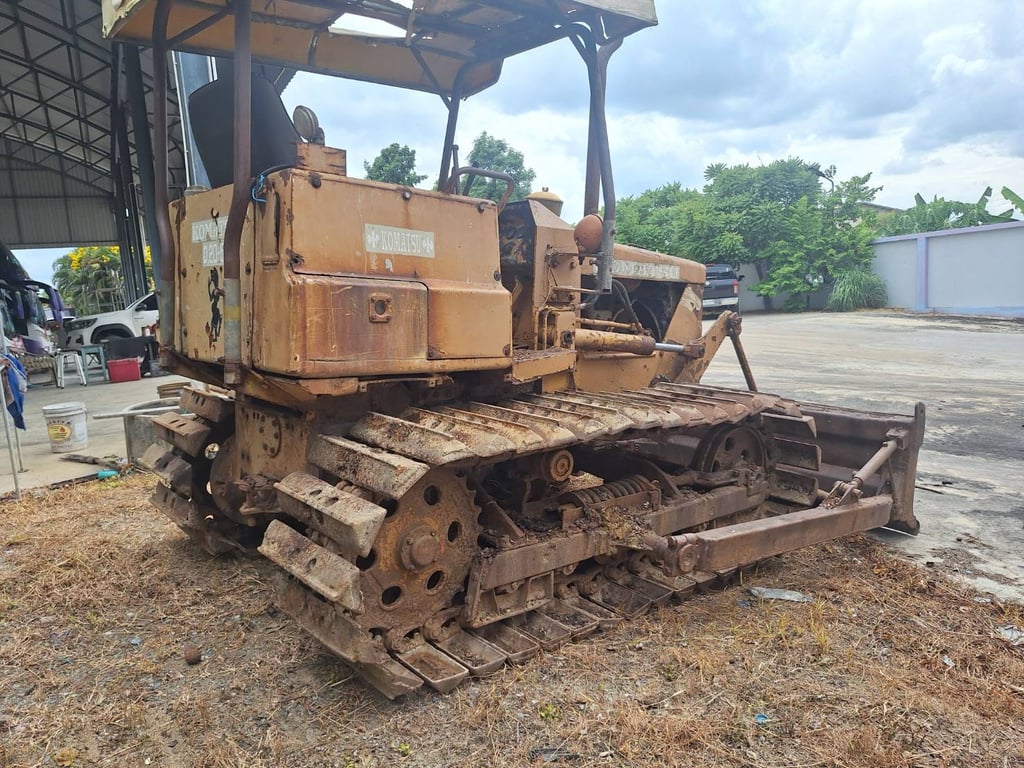 รถแทรกเคอร์komatsu D20p-5 ตีนเป็ด ใช้งานดี ราคาถูกดี99,000