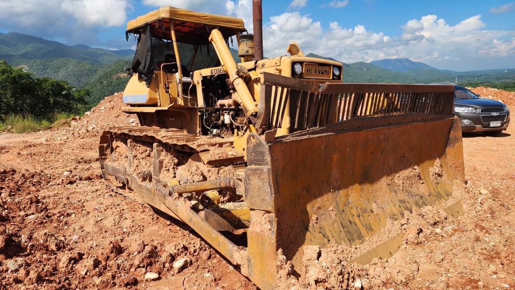 ขายรถแทรกเตอร์.komatsu D60A ตีนไก่ ใช้งานดี ราคา4.3แสน ขายรถแทรกเตอร์.komatsu D60A ตีนไก่ ใช้งานดี ราคา4.3แสน