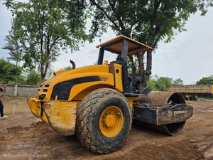 รถบด10ตันjcb vm115d มีทะเบียน ใช้งานดี ราคา800,000