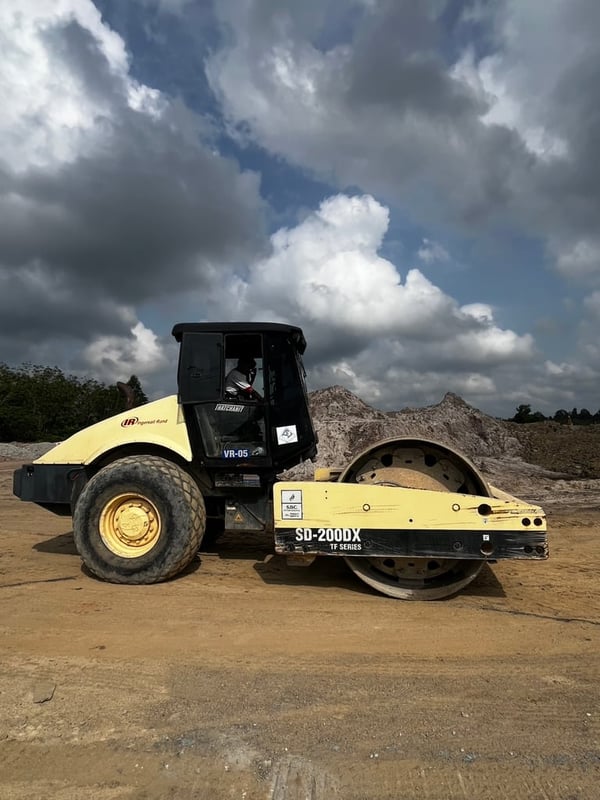 ขายรถบด20ตัน.  ingersolland sd200D ใช้งานดี มีทะเบียน ราค1.3แสนา