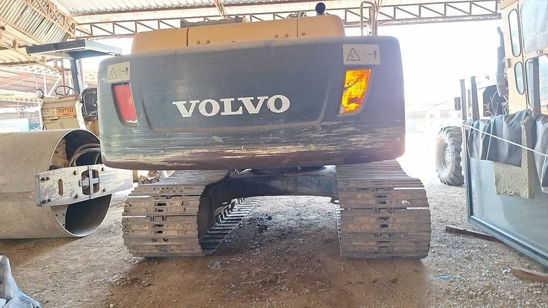 ขายรถแม็คโครvollvo 200 ใช้งานดี มีทะเบียน ราคาถูกกดีๆๆ399,000