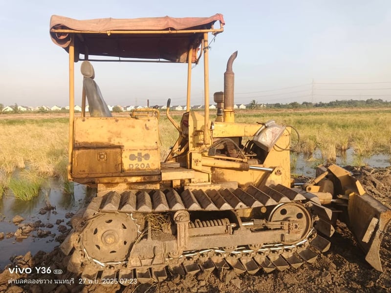 ขายรถแทรดเตอร์komatsu D20p-5ตีนเป็ด ใบมีดสไล้ ใช้งานดี ราคาถูดดีราคา135,000