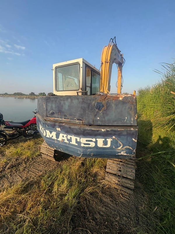 รถแม็คโครkomatsu pc60-5ใช้งานได้ดี ใบซื้อขาย ราคา139,000 รถแม็คโครkomatsu pc60-5ใช้งานได้ดี ใบซื้อขาย ราคา139,000