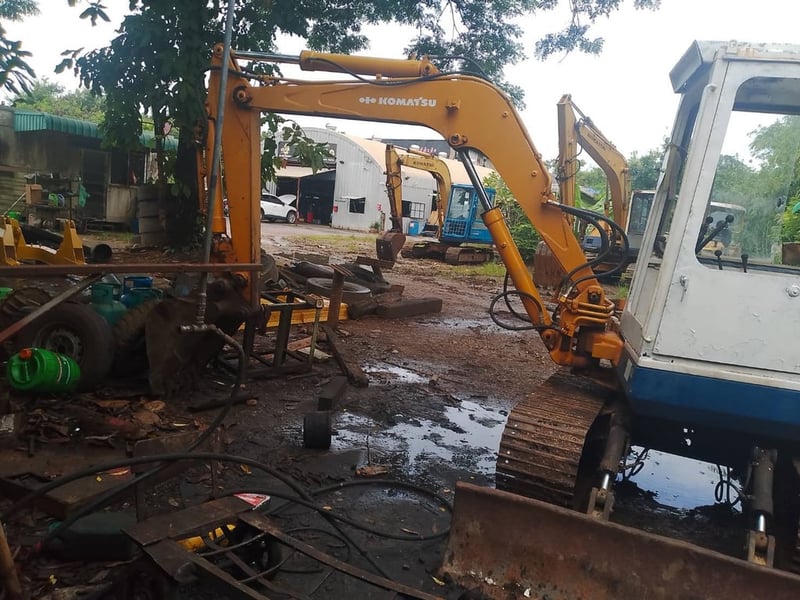 ขายรถแม็คโครkomatsu pc40-2 เก่าjapan ใช้งานได้ดี ราคา165,000 ขายรถแม็คโครkomatsu pc40-2 เก่าjapan ใช้งานได้ดี ราคา165,000