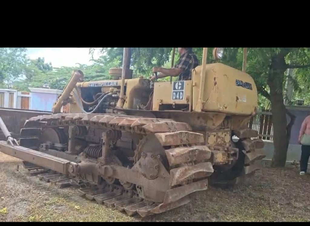 รถแทรกเตอร์cat D4D ตีนเป็ด ใช้งานดี ใบซื้อvาย ราถูกดี2.2แสน