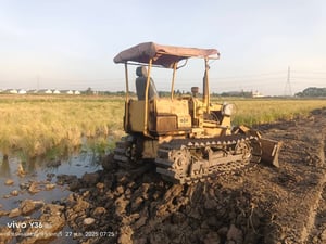 ขายรถแทรดเตอร์komatsu D20p-5ตีนเป็ด ใบมีดสไล้ ใช้งานดี ราคาถูดดีราคา135,000