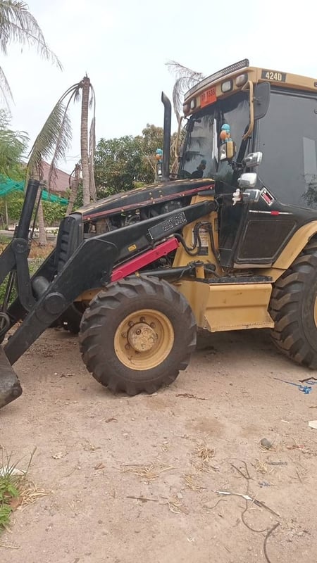 Vายรถหน้าตักหลังขุด CAT 424D ใช้งานดี ใบซื้อvาย ราคาถูกดี 389,000