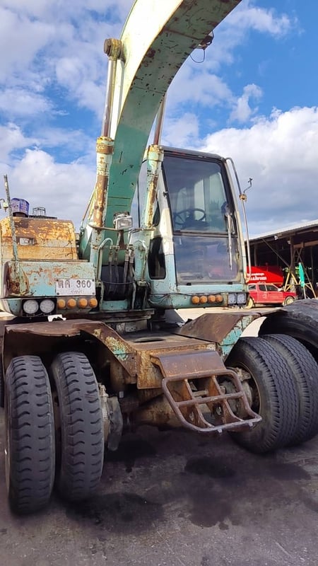 รถแม็คโครล้อยางkobelco ใช้งานดี มีทะเบียน ราคา400,000