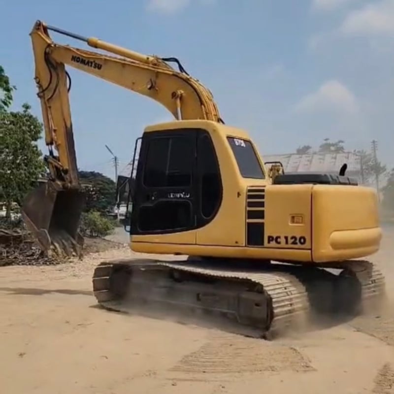 รถแม็คโครkomatsu pc120-6ใช้งานดี มีทะเบียน ราคา6.5อสน