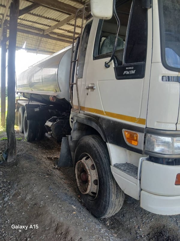 รถน้ำ10ล้อ2เพลา Hino 210แรง ใช้งานดี มีทะเบียน ราคา595,000