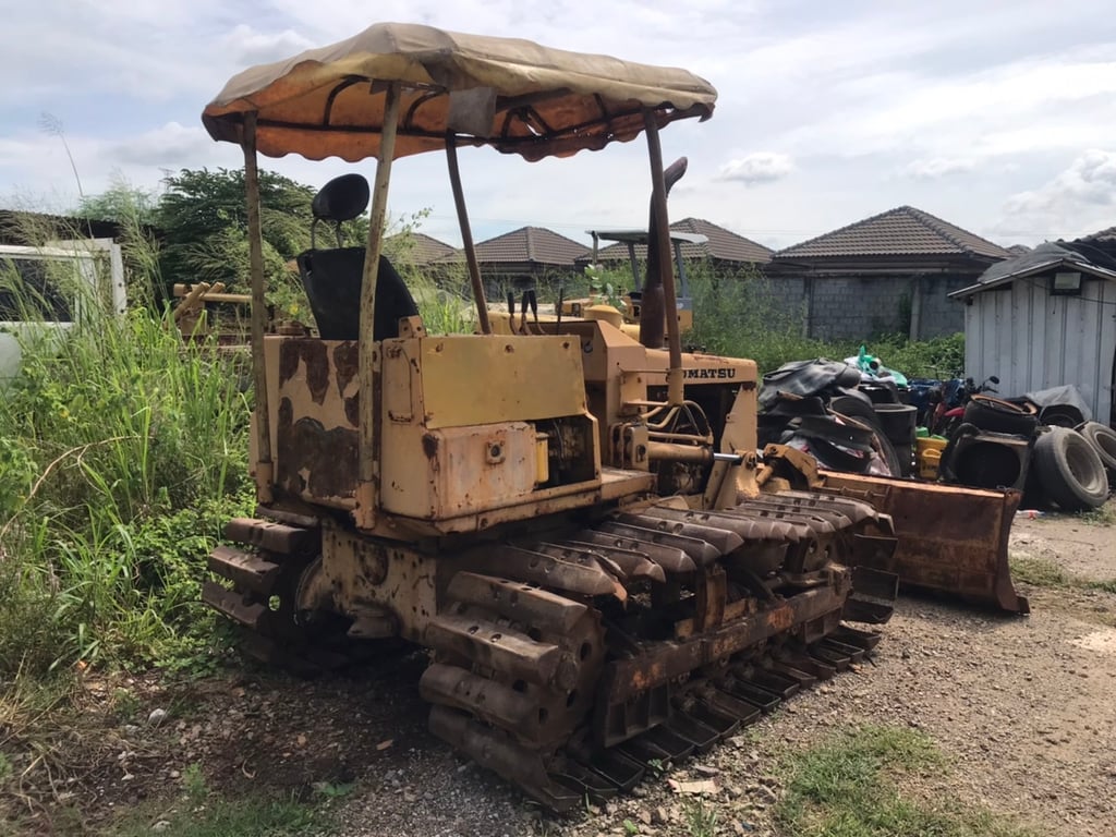 รถแทรกเตอร์ komstsu D20p-5ตีนเป็ด ใช้งานได้ปกติ ใบมีดสไล้ รารา99,000 รถแทรกเตอร์ komstsu D20p-5ตีนเป็ด ใช้งานได้ปกติ ใบมีดสไล้ รารา99,000