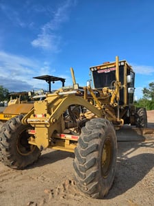 ขายรถเกรดเดอร์  CAT 140H ใช้งานได้ มีทะเบียน ราคา2.7ล.บาท