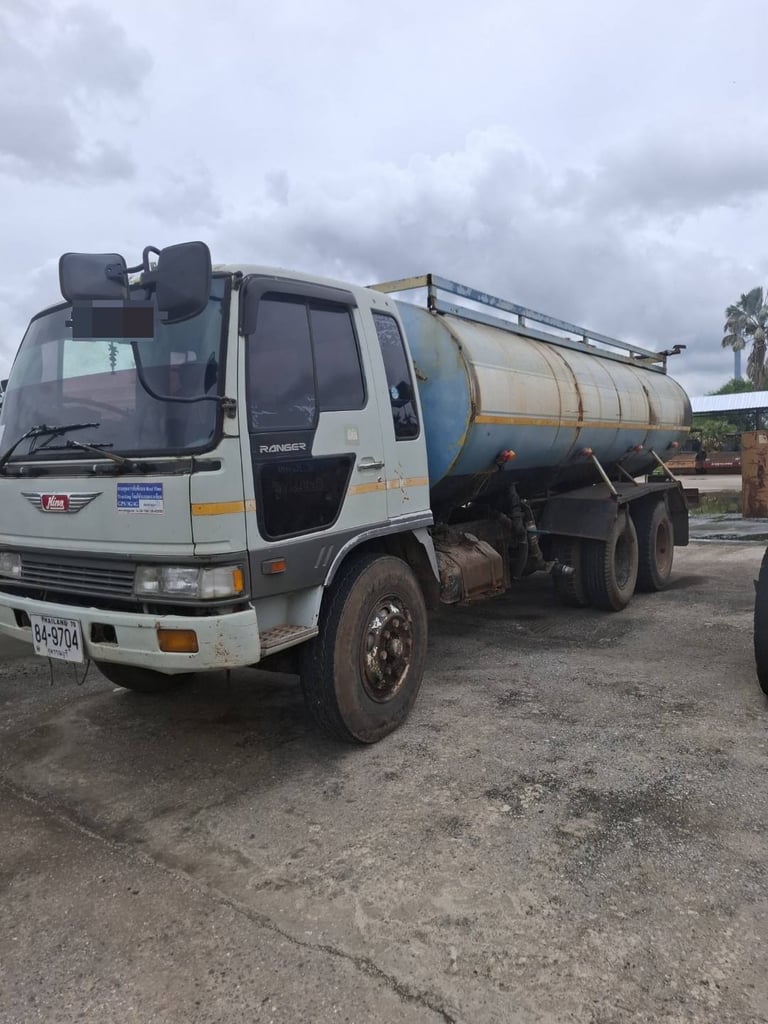 ขายรถบรรทุกน้ำ10ล้อ 2เพลา hino 195 มีทะเบียน ใช้งานดี ราคา3.5แสน ขายรถบรรทุกน้ำ10ล้อ 2เพลา hino 195 มีทะเบียน ใช้งานดี ราคา3.5แสน