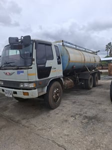 ขายรถบรรทุกน้ำ10ล้อ 2เพลา hino 195 มีทะเบียน ใช้งานดี ราคา3.5แสน