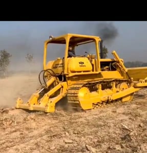รถแทรกเตอร์komatsu D60a ตีนไก่ มีลิปเปอร์ ใช้งานดี ใบซื้อvายราคา365,000 รถแทรกเตอร์komatsu D60a ตีนไก่ มีลิปเปอร์ ใช้งานดี ใบซื้อvายราคา365,000