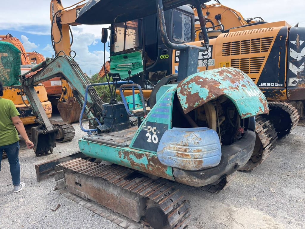 ขายรถแม็คโครkomatsu pc20-7 ใช้งานปกติ ราคา1,2แสน
