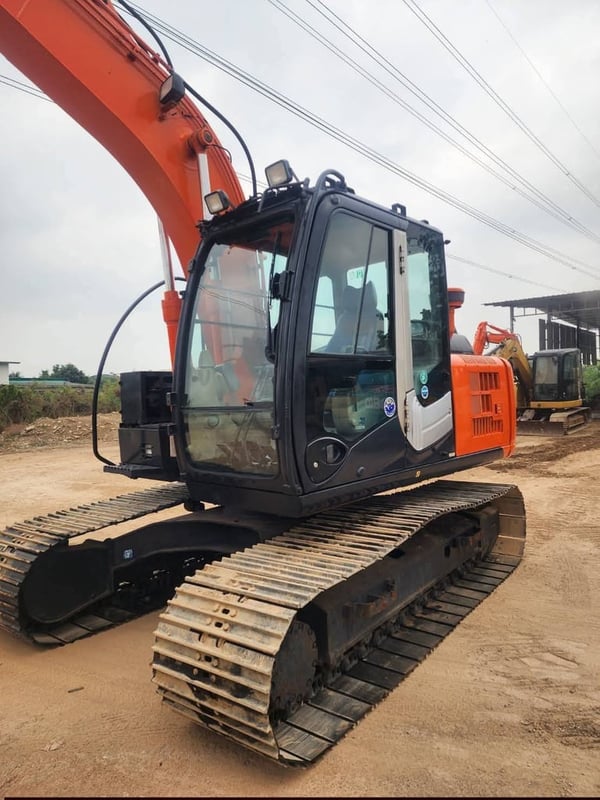 รถแม็คโค hitashi zaxis130-3 ใช้งานดี มีทะเบียน ราคา 1,350,000