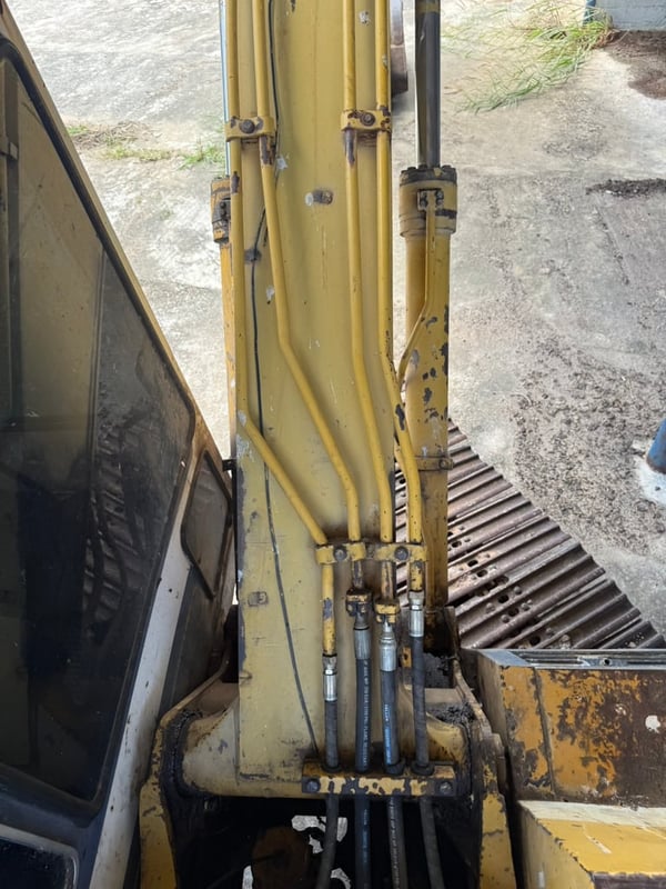 ขายรถแม็คโครkomatsu pc120-3 ใช้งานได้ดี ใบซื้อขาย ารสคา265,000ราคา2.6แสน