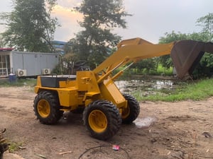 ขายรถตักล้อยาง 1คิว mitsubishi ใช้งานดี ใบซื้อขาย ราคา180,000