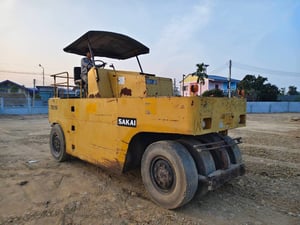 รถบดล้อยาง sakai ts150 ใช้งานดี มีทะเบียน ราคา499,000