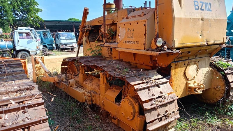 รถแทรกเตอร์CAT D6D 140แรง ใช้งานดี มีทะเบียน ราคา800,000 รถแทรกเตอร์CAT D6D 140แรง ใช้งานดี มีทะเบียน ราคา800,000