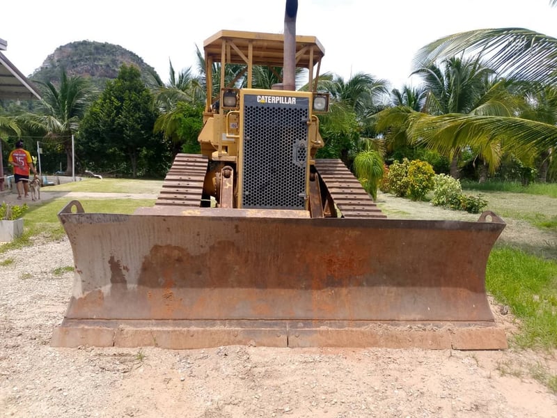 ให่เช่ารถแทรกเตอร์D5 D4 D2 รถแม็คโคร รถบด 4ตัน 10ตัน รถเกรดเดอร์ รถไถ รถ6ล้อดั้ม